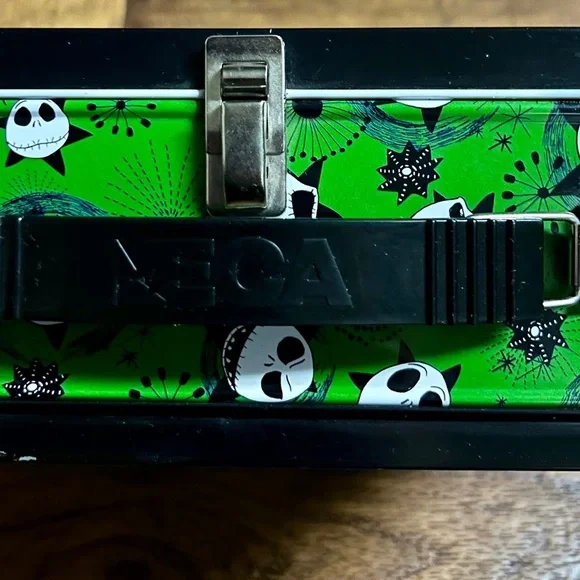 NECA • Tim Burton’s • Black/Green • The Nightmare Before Christmas • Lunch Box - Picture 8 of 12